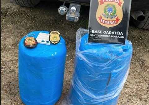 Homem é preso com 63 kg de drogas dentro de motores em barco no Amazonas