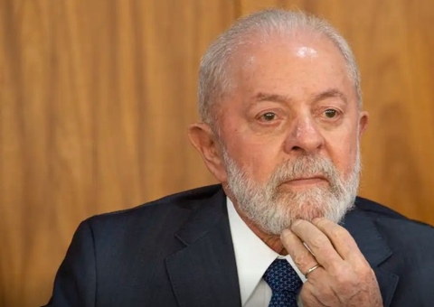Lula volta a citar golpismo e diz que artistas mantêm 'democracia capengando, mas andando'