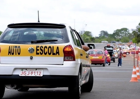 Autoescola fecha e aluna fica sem CNH em Manaus