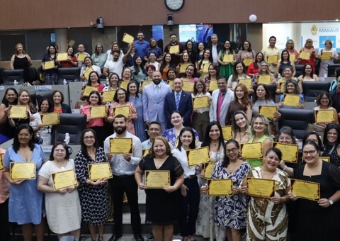Mais de 100 pedagogos recebem homenagem na Câmara Municipal de Manaus