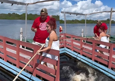 No Amazonas, Gkay tenta pescar pirarucu e quase cai; vídeo 