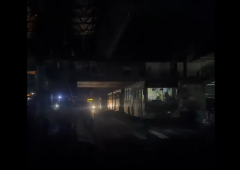 Passageiros enfrentam falta de energia no T4 após furto de fios