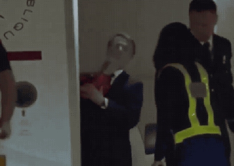 Macron minimiza vídeo em que Brigitte empurra seu rosto: 'Estávamos brincando'