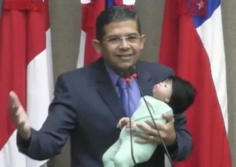 Deputado do Amazonas critica "normalização" dos bebês reborn e propõe regulamentação