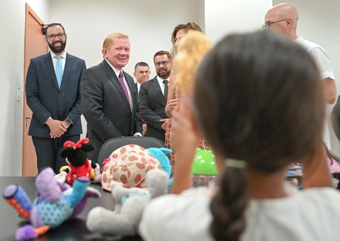 Casal italiano adota quatro irmãos do interior do Amazonas em adoção internacional