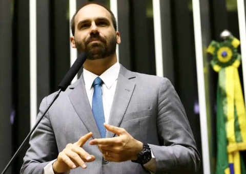 Eduardo Bolsonaro afirma que será candidato à Presidência caso Jair peça