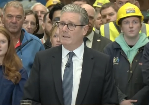 Reino Unido investe em submarinos e ogivas nucleares para "blindar país"