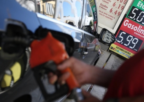 Petrobras reduz em 5,6% o preço da gasolina nas refinarias