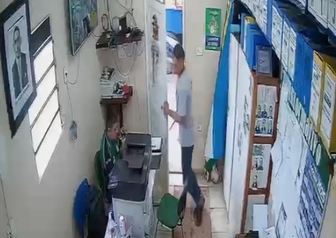 Diretor de escola é esfaqueado por professor em Manacapuru; vídeo