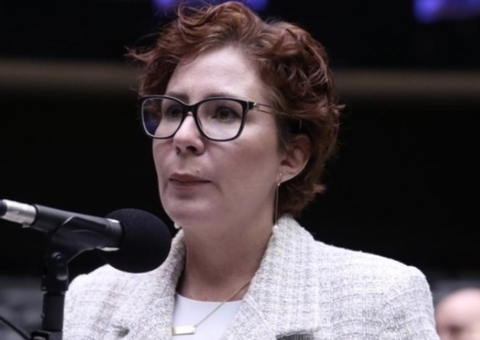 PGR pede prisão preventiva de Carla Zambelli após deputada deixar o Brasil