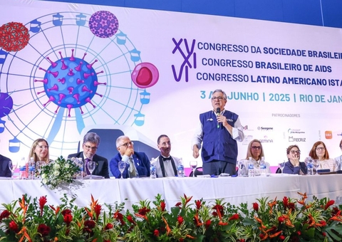 Brasil reduz transmissão do HIV de mãe para filho