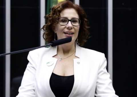 Câmara é notificada a cortar salário de Zambelli após ordem de prisão do STF