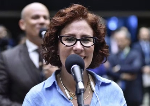 Interpol inclui Carla Zambelli na lista de difusão vermelha a pedido de Moraes