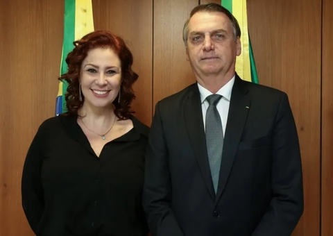 PF intima Bolsonaro a depor em inquérito contra Carla Zambelli