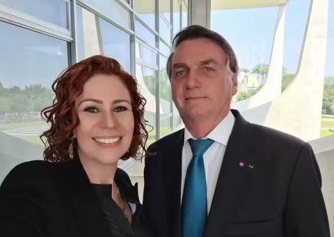 Bolsonaro nega relação com Carla Zambelli após depoimento à PF
