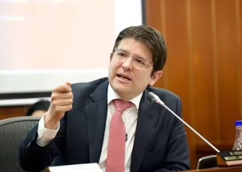 Vídeo mostra senador Miguel Uribe sendo baleado em parque em Bogotá