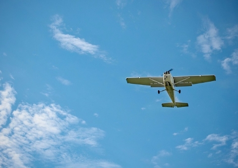 Seis estão desaparecidos após queda de avião na costa de San Diego