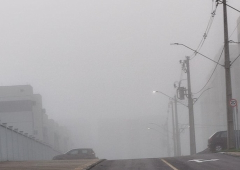 Manaus amanhece envolta em neblina intensa nesta sexta-feira