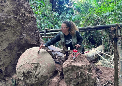 Urnas milenares e ossos humanos são encontrados em Fonte Boa