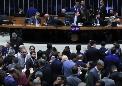 Deputados aprovam urgência para barrar mudanças no IOF