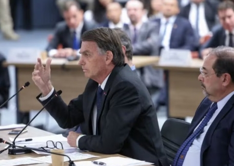PF indicia Bolsonaro e mais 34 por esquema de espionagem na Abin