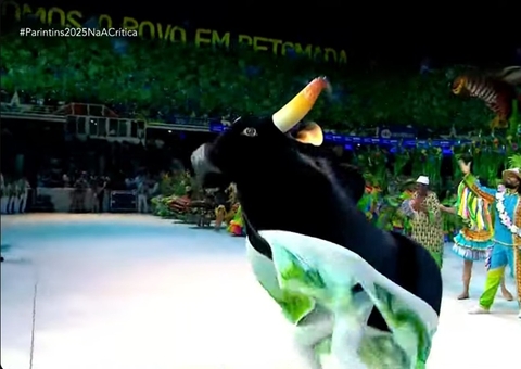 Boi Caprichoso surge em modo alegórico e agita galera no Bumbódromo