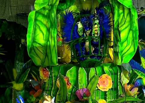 Porta-estandarte Marcela Marialva homenageia seringueiro Chico Mendes