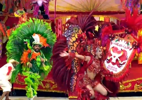 Porta-estandarte Jeveny Mendonça esbanja simpatia em estreia no Festival de Parintins