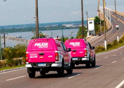 Homem é preso por agredir esposa na frente dos filhos no Tancredo Neves