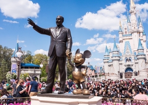 Polícia investiga suposto casamento com criança de 9 anos na Disney de Paris