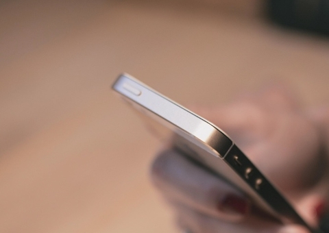 Mulher é baleada por não ter modelo de iPhone desejado por assaltante