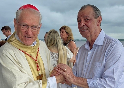 Omar Aziz participa de cerimônia após reforma da Igreja dos Remédios, em Manaus