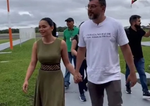 Wilson Lima chega a Parintins acompanhado da nova namorada para o Festival