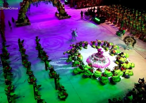 Disputando item 7, Sinhazinha entra em cena e dança com boi Garantido