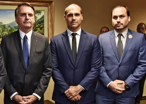 Moraes convoca Carlos e Eduardo Bolsonaro para depor sobre trama golpista