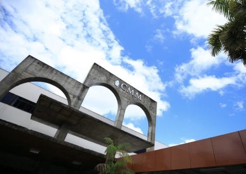 Câmara Municipal de Manaus é evacuada após incêndio em gabinete
