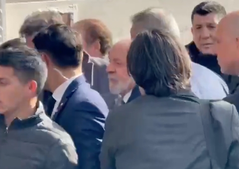 Lula visita Cristina Kirchner em prisão domiciliar durante viagem à Argentina