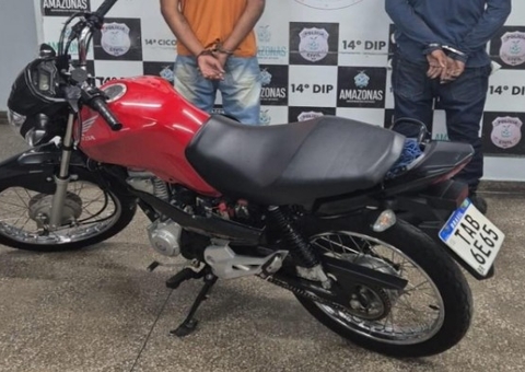 Dupla é presa ao ser flagrada desmontando moto roubada no Tancredo Neves