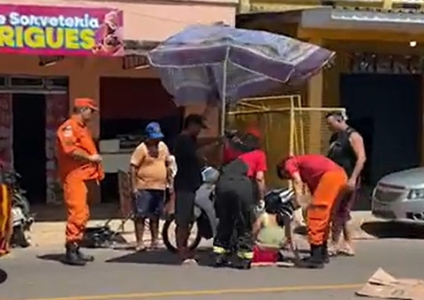 Mulher fica ferida em acidente entre moto e bicicleta em Itacoatiara