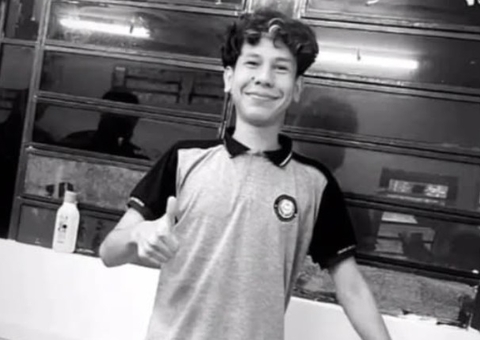 Vídeo mostra momento em que homens espancam adolescente até a morte em Manaus