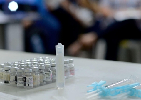 Manaus recebe vacina Pfizer pediátrica para crianças de grupos prioritários