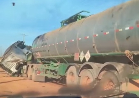 Acidente entre caminhões deixa ao menos um ferido na BR-319