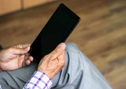 Idoso sem acesso à internet fica isento de custas em processo no Amazonas