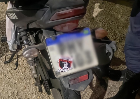 Condutores são presos por adulteração de placa e desacato em Manaus