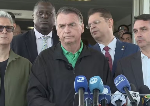 Bolsonaro se diz alvo de injustiça e afirma que não teme ser preso
