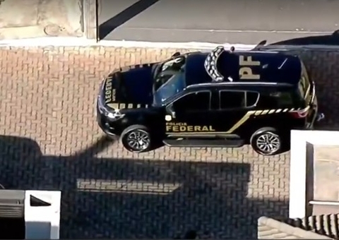 Veja imagens da operação da PF na casa do ex-presidente Jair Bolsonaro
