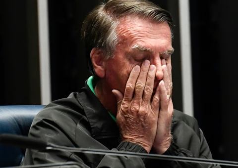 Bolsonaro recebeu medidas impostas pelo STF com "indignação", diz defesa