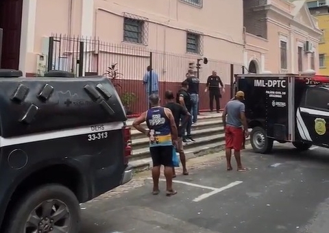 Homem morre cravado em grade ao tentar furtar Igreja dos Remédios