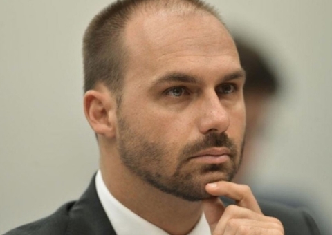 Eduardo Bolsonaro chama Moraes de "ditador" após bloqueio de bens