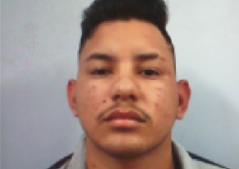 Homem é procurado por furtar objetos de carro usando ‘Chapolin’ em Manaus